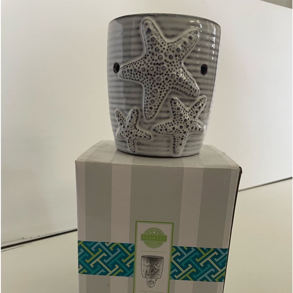Brand new - Scentsy Sea Star Plug in Warmer